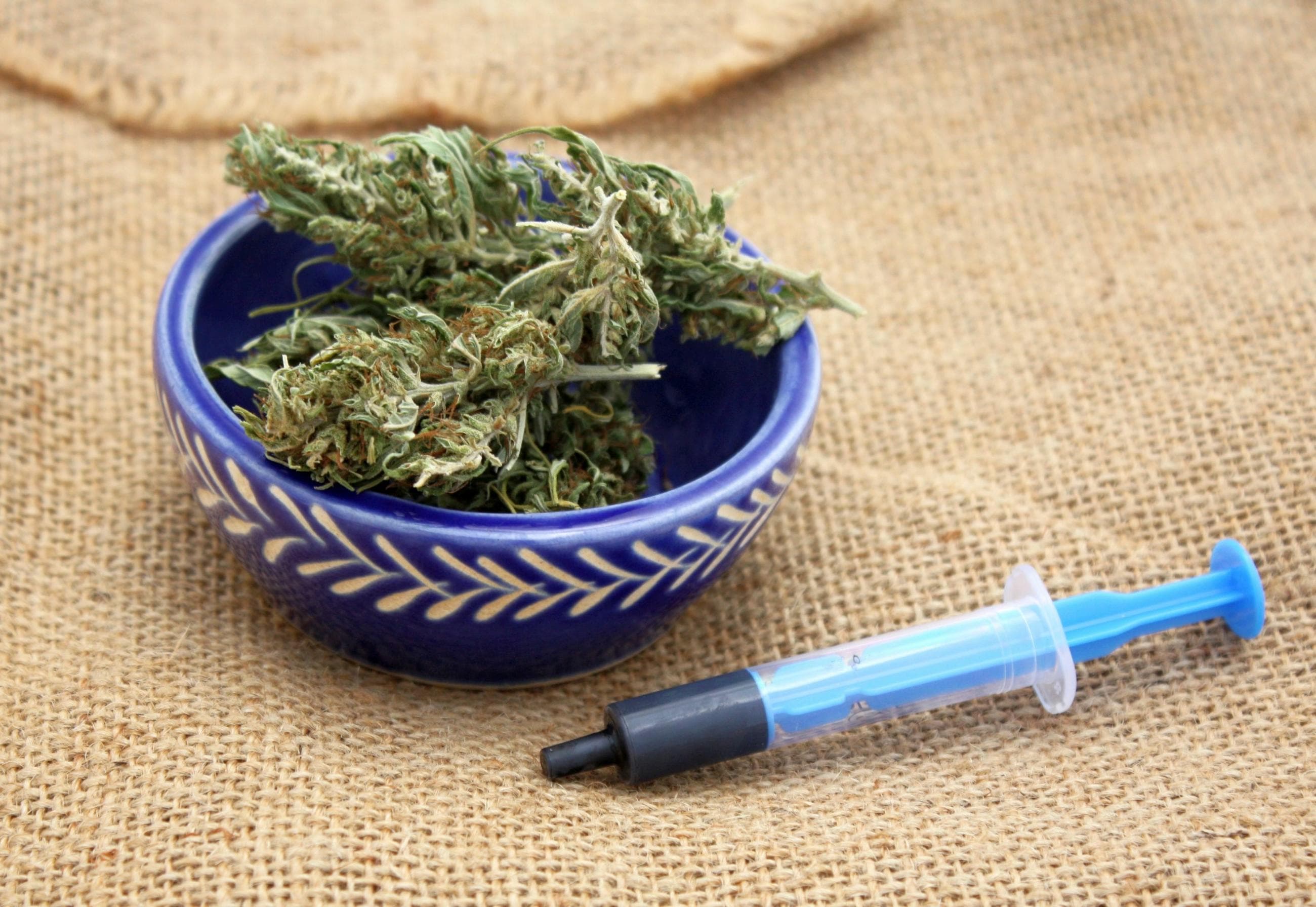 Rick Simpson Oil (RSO) for Cancer: Benefits, Uses, Research & Risks